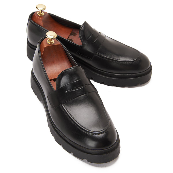 Vatrina Genuine Leather Moc Toe Loafer - Black